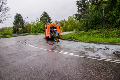 Stuttgart Heumaden: PKW Kollision nach Kurve